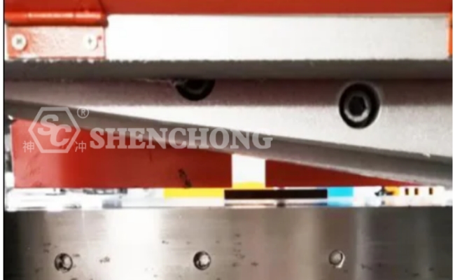 flat cutting of hydraulic ironworker machine