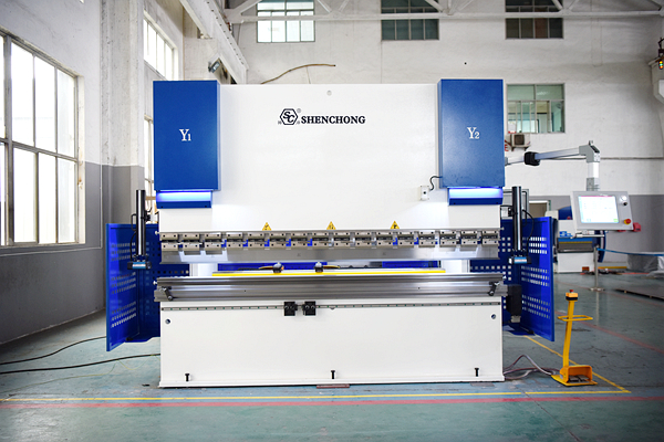 波兰混合伺服折弯机 WDK 170T 3200MM 6+1 轴 CYBELEC CT15