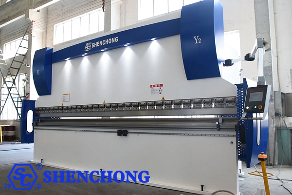 Máy ép thủy lực CNC SC 200 tấn 6000mm để bán