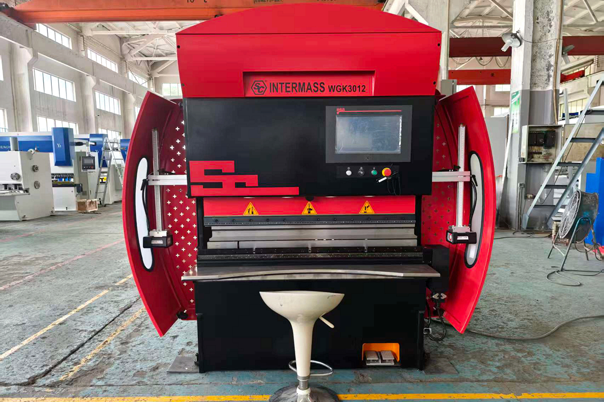 Pressa piegatrice CNC ad alta velocità SC WGK 30T 1250mm per l'Egitto