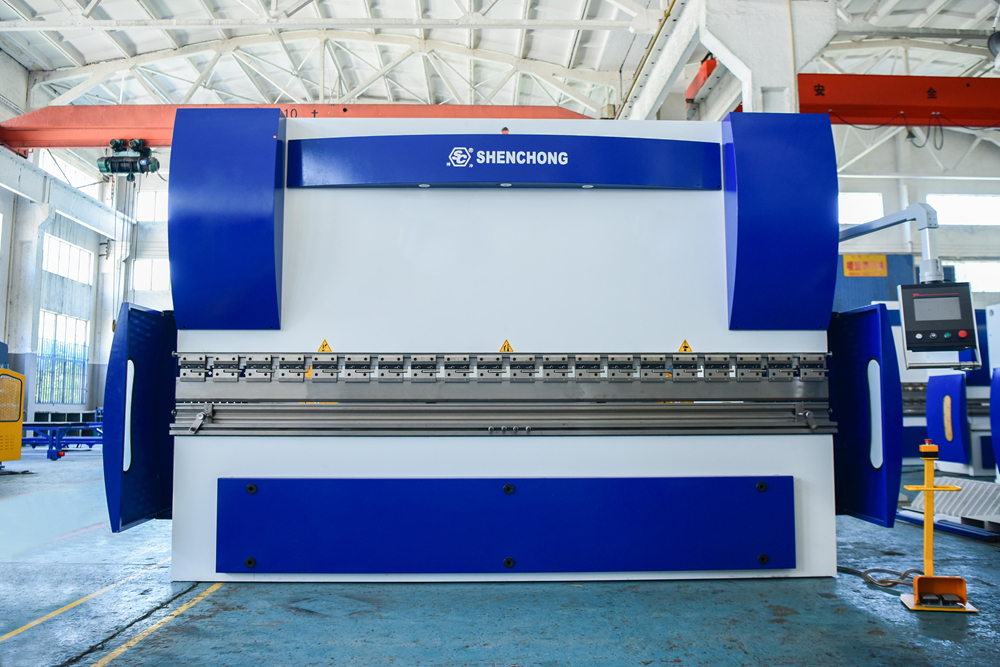 Гидравлический листогибочный пресс с ЧПУ 130 тонн