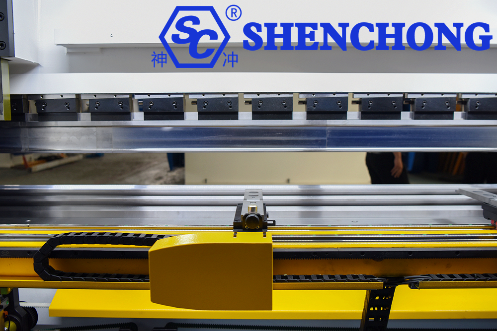 175-Tonnen-Abkantpresse Hinteranschlag