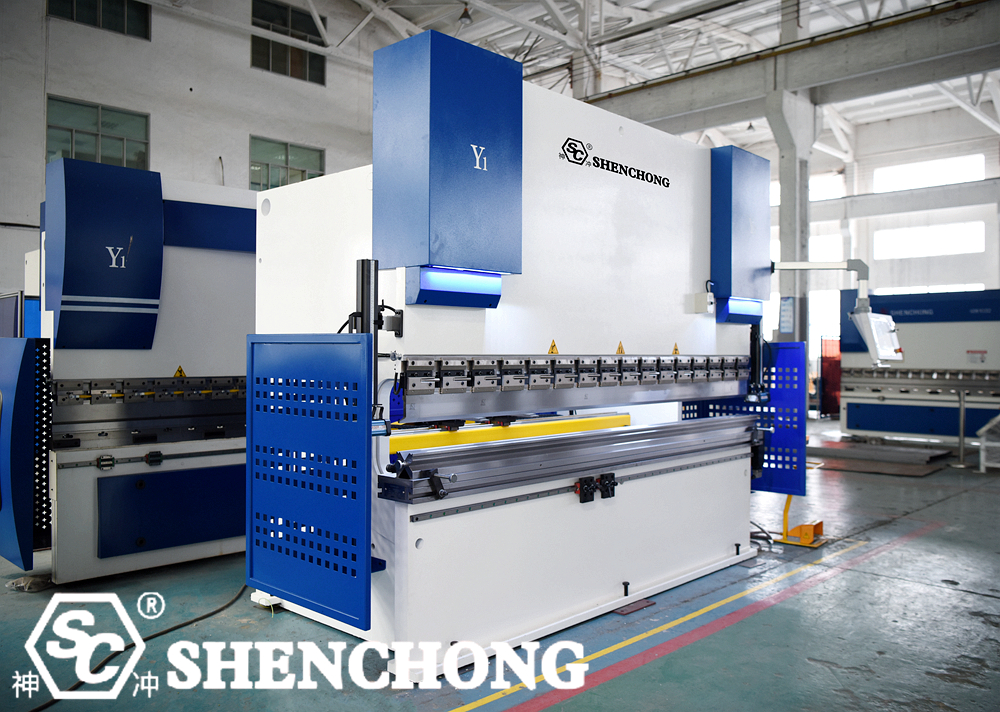 175-Tonnen-CNC-Abkantpresse mit 3200 mm Öffnungslänge zu verkaufen