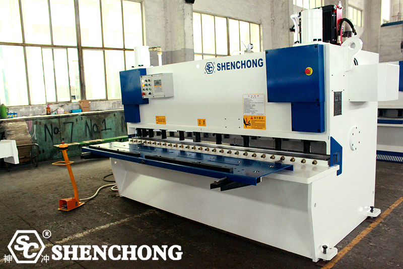 Cesoia idraulica CNC