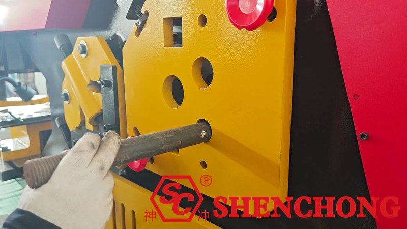 Station de découpe de barres rondes