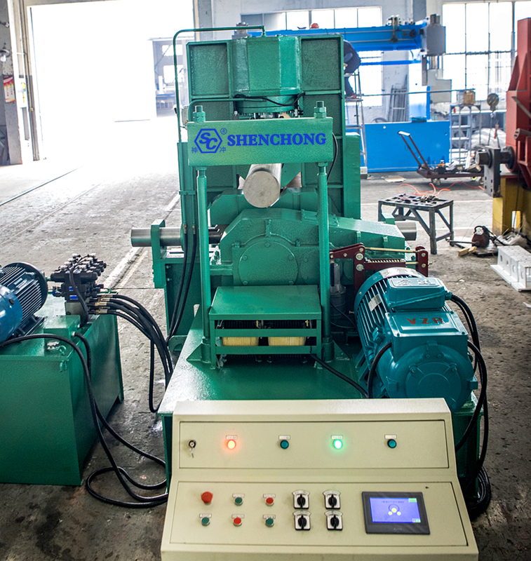 Operación de la máquina dobladora de tres rodillos SC