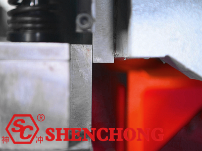 خلوص شفرة القص في المقصلة