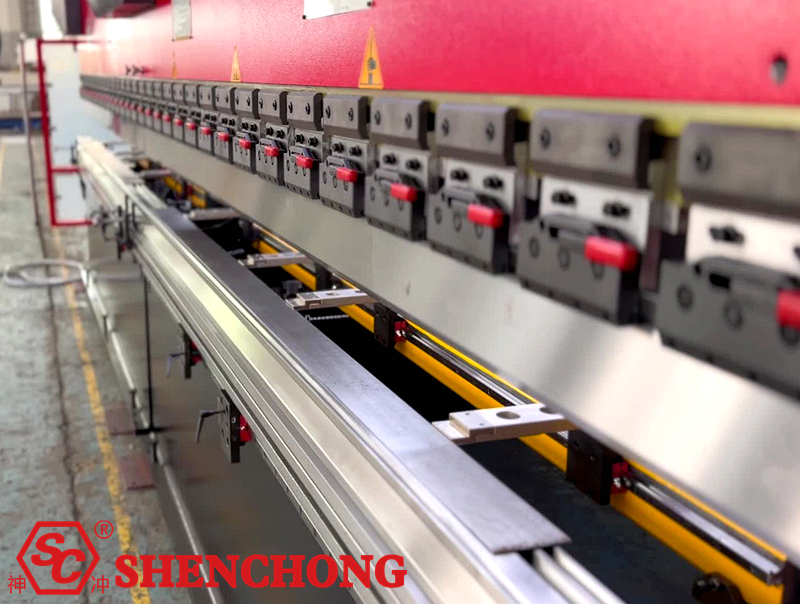 2WDK 130T×3200mm Hybrid-Elektro-Tandem-Abkantpresse mit Stanz- und Matrizenfunktion