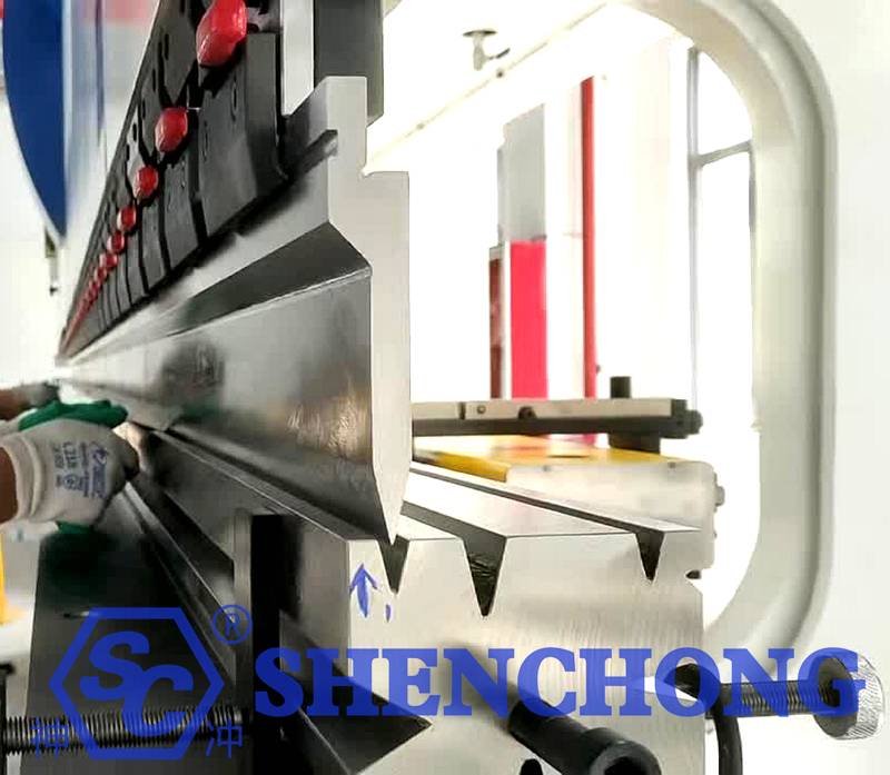 Prensa dobradeira CNC SHENCHONG WSK 220 toneladas 6100 mm EL15T