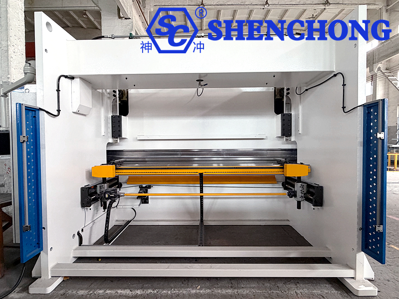 Estructura principal de la máquina plegadora CNC brasileña