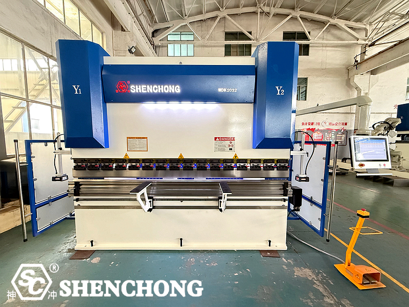 Máy uốn ép CNC 8+1 trục SC WDK-200T 3200