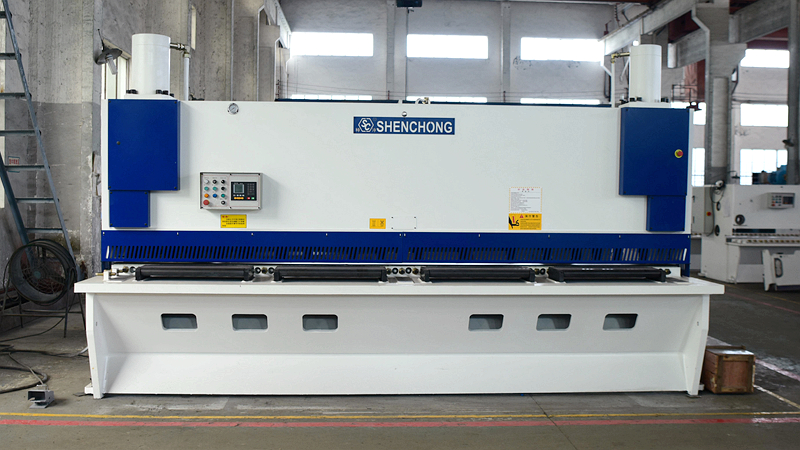 Máquina de corte hidráulica para chapas metálicas SC 16X4000