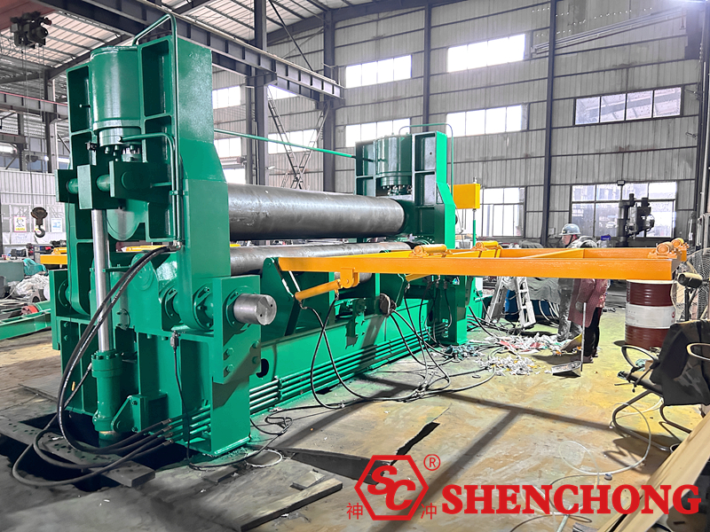 Universal-Blechwalzmaschine mit oberer Walze
