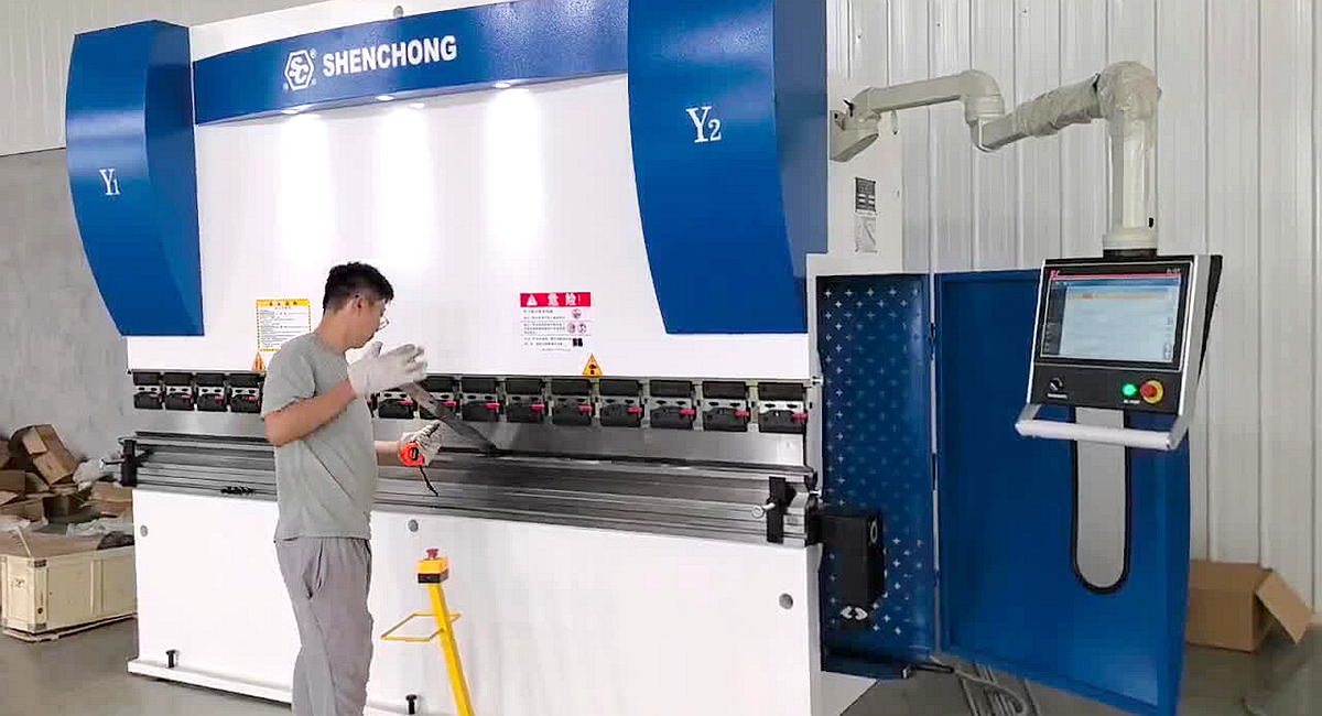 مكبس ثني CNC طراز SC 200T 3200 للبيع