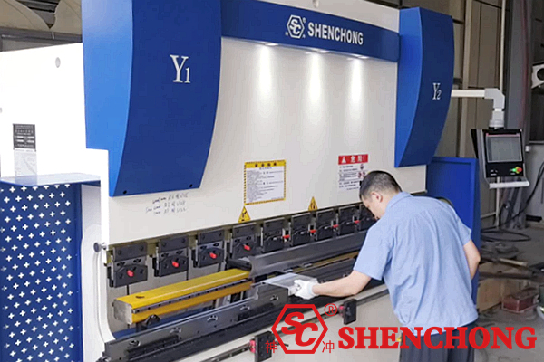 مكبس ثني CNC طراز SC WSK 63T 2500 للبيع